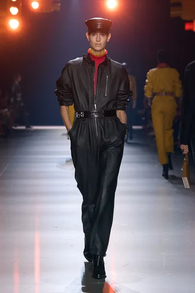 Look 11
